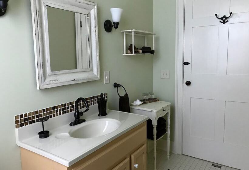 غرفة قياسية, The Bed And Breakfast At Oliver Phelps