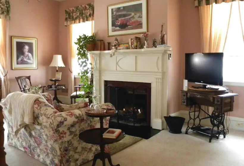 スタンダードルーム, The Bed And Breakfast At Oliver Phelps