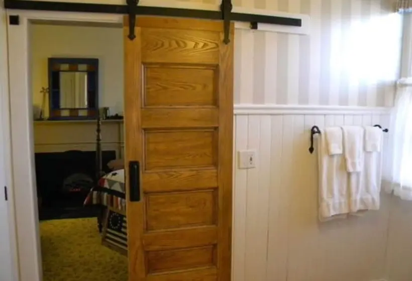 スタンダードルーム, The Bed And Breakfast At Oliver Phelps