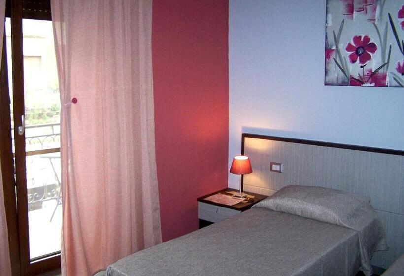 Четырехместный Номер Стандарт с Балконом, B&b Eco