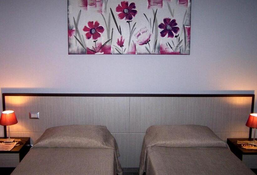 Четырехместный Номер Стандарт с Балконом, B&b Eco