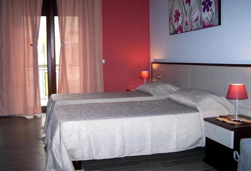 Четырехместный Номер Стандарт с Балконом, B&b Eco