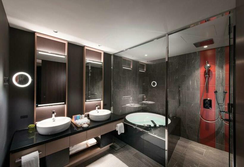 带大床的行政房间, Conrad Osaka