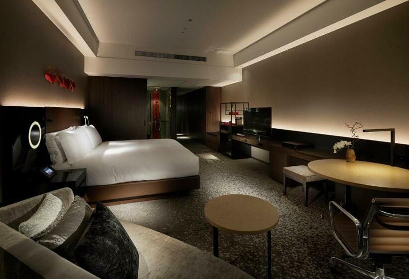 带大床的豪华间, Conrad Osaka