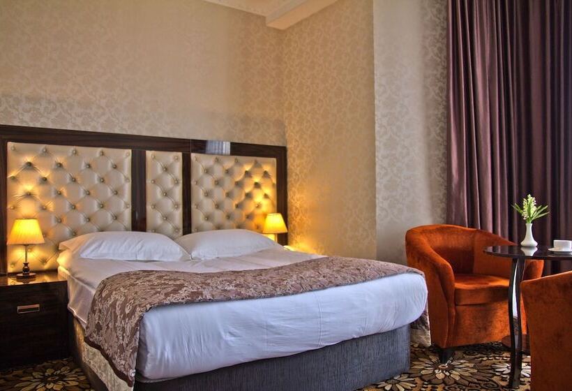 اتاق لوکس, Discovery