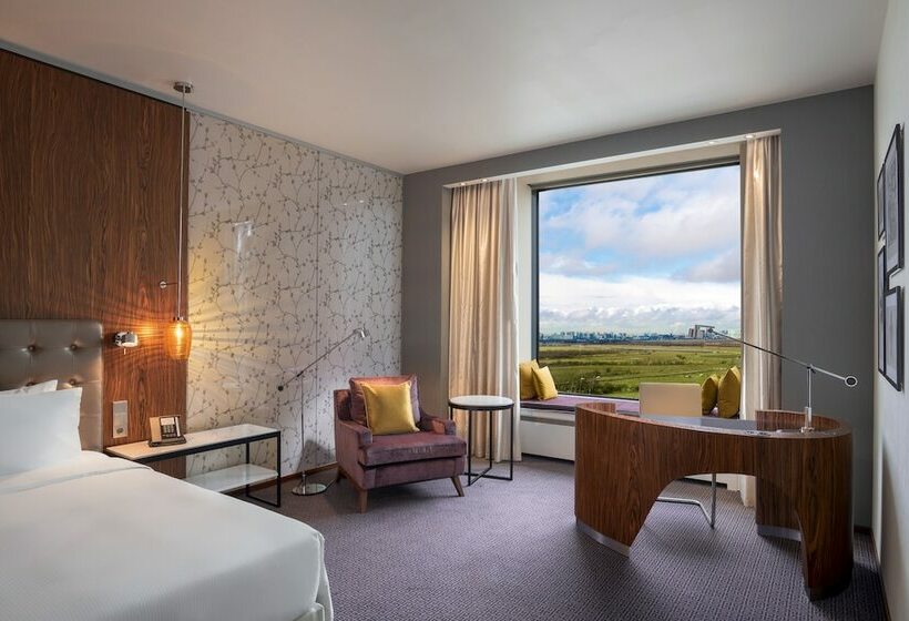 Номер Executive, Hilton Saint Petersburg Expoforum