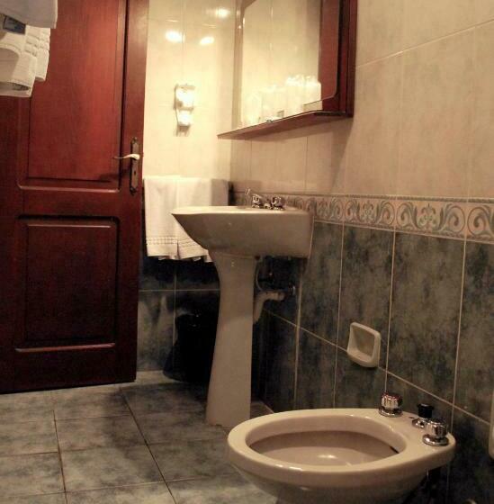 اتاق استاندارد سه نفره, Leoncia