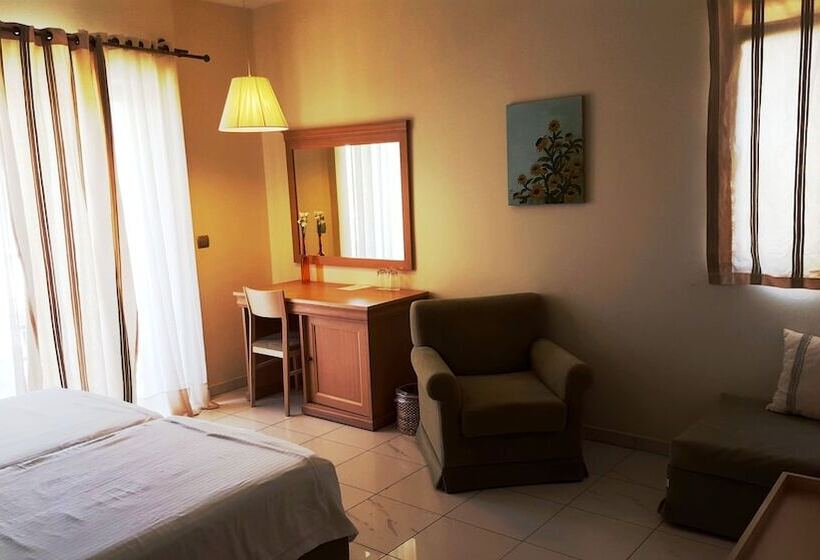 غرفة قياسية ثلاثية, Sea Sight Boutique