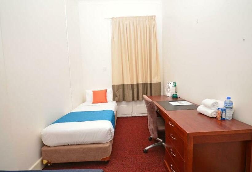 غرفة قياسية فردية, The Hallows Accommodation