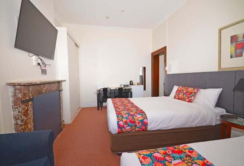 غرفة سوبيريور ثلاثية, The Hallows Accommodation