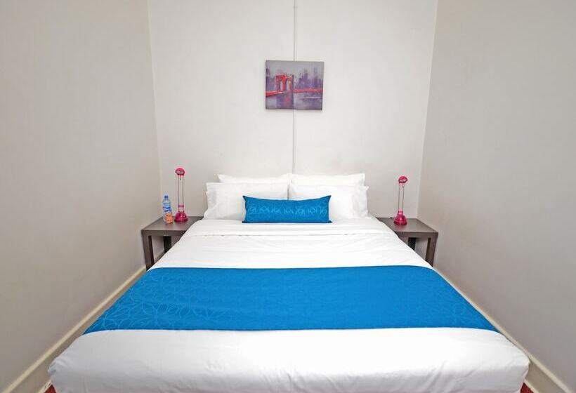 غرفة قياسية حمام مشترك, The Hallows Accommodation