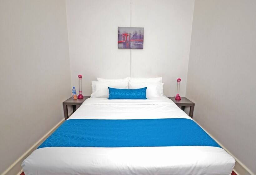 اتاق استاندارد با سرویس بهداشتی مشترک, The Hallows Accommodation