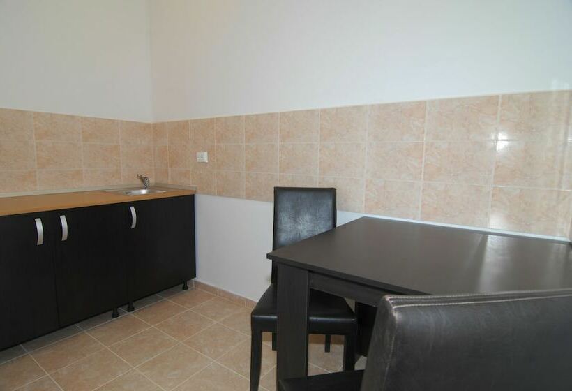 إستوديو قياسى, Main Square Apartments & More