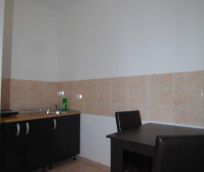 标准工作室, Main Square Apartments & More