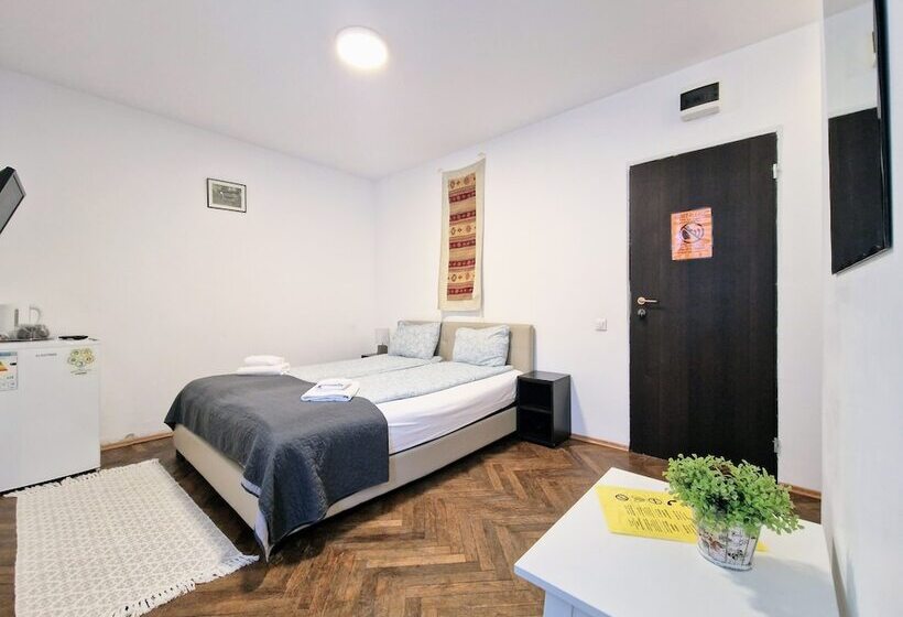 经济房, Main Square Apartments & More