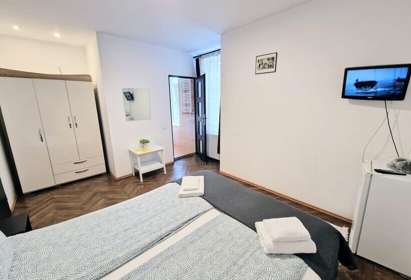이코노미 룸, Main Square Apartments & More