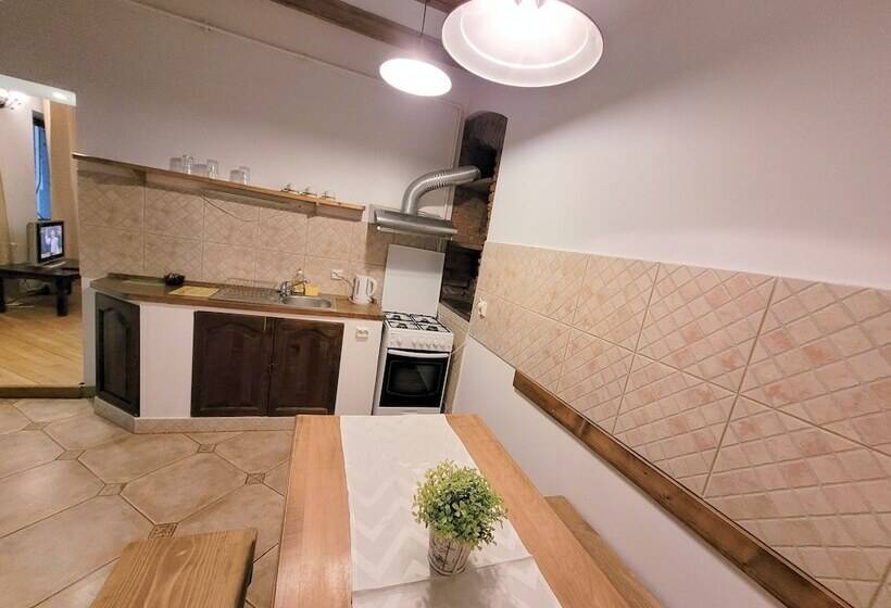 家庭工作室, Main Square Apartments & More