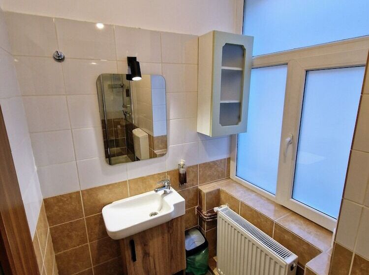 家庭套房, Main Square Apartments & More