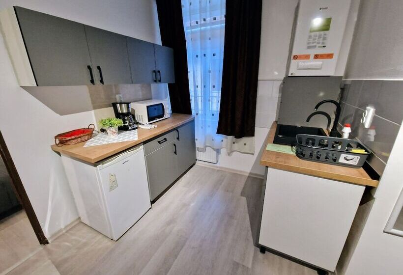패밀리 스위트, Main Square Apartments & More