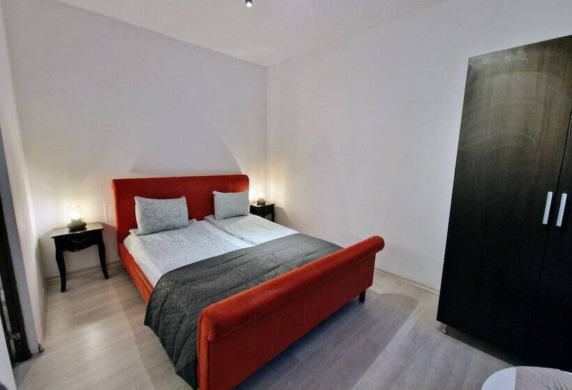 جناح عائلي, Main Square Apartments & More