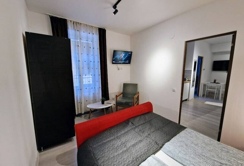 패밀리 스위트, Main Square Apartments & More