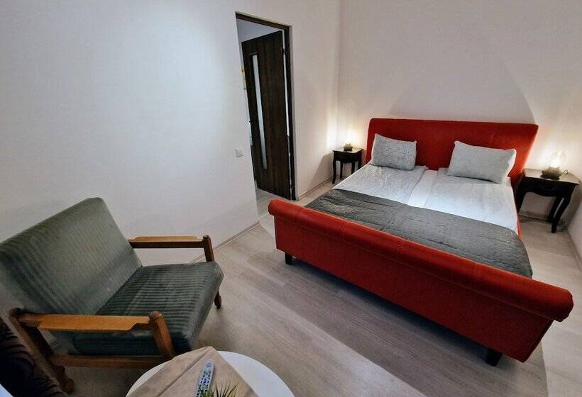 家庭套房, Main Square Apartments & More