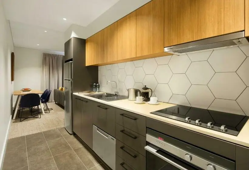 Huoneisto 1 Makuuhuone Parveke, Quest Port Adelaide