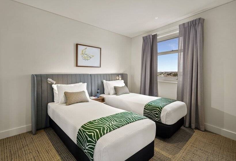 스탠다드 스튜디오, Quest Port Adelaide