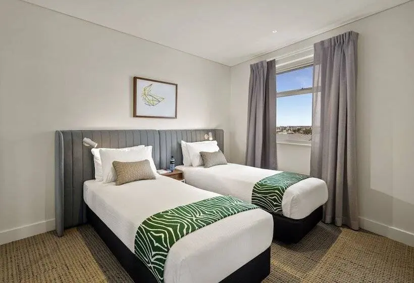 Standard-studio, Quest Port Adelaide