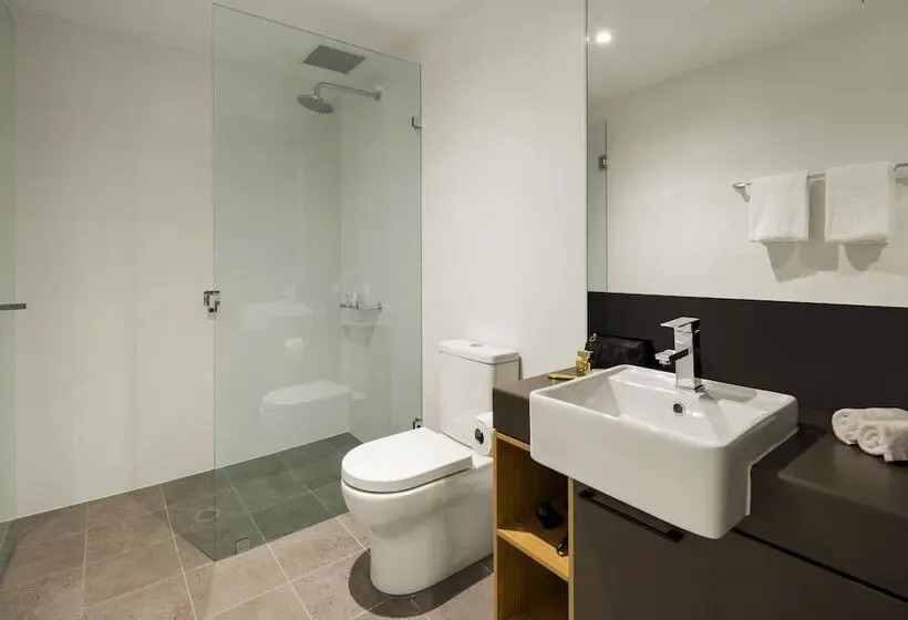 Standard-studio, Quest Port Adelaide