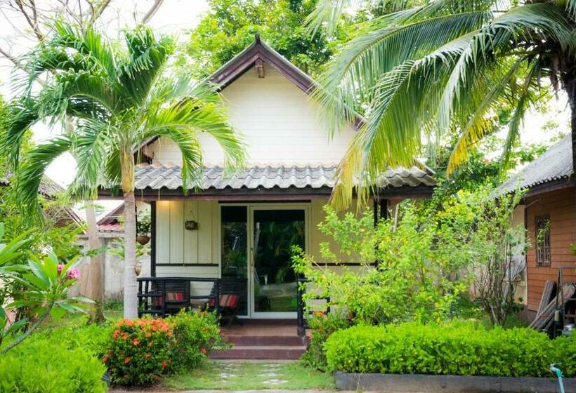 Bungalow Deluxe, Oasis Yoga Bungalows