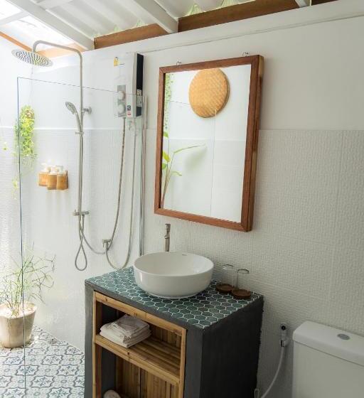 Bungalow Deluxe, Oasis Yoga Bungalows