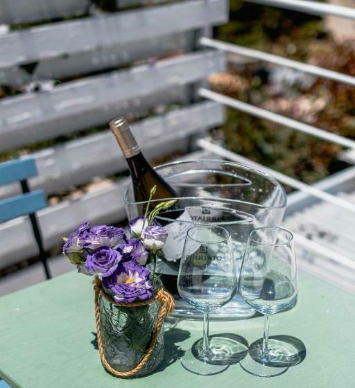 스탠다드 룸, A Tonnara