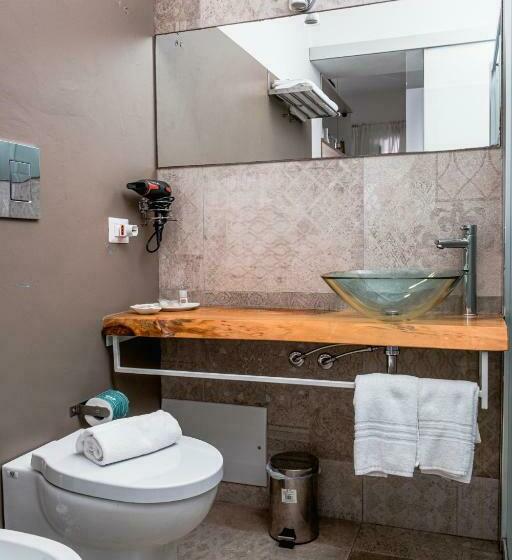 스탠다드 룸, A Tonnara