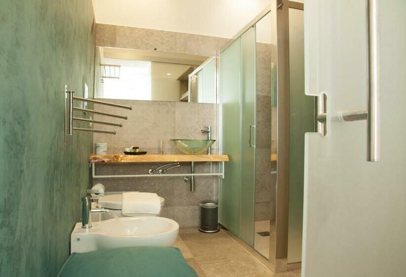 스탠다드 룸, A Tonnara