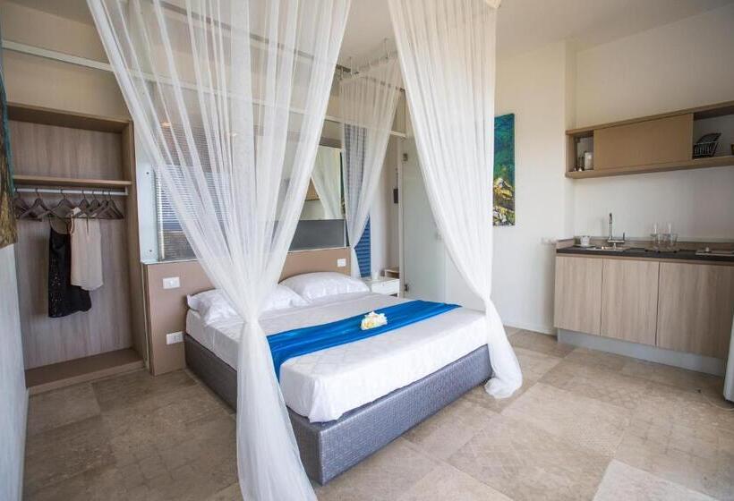 디럭스 룸 바다 전망, A Tonnara