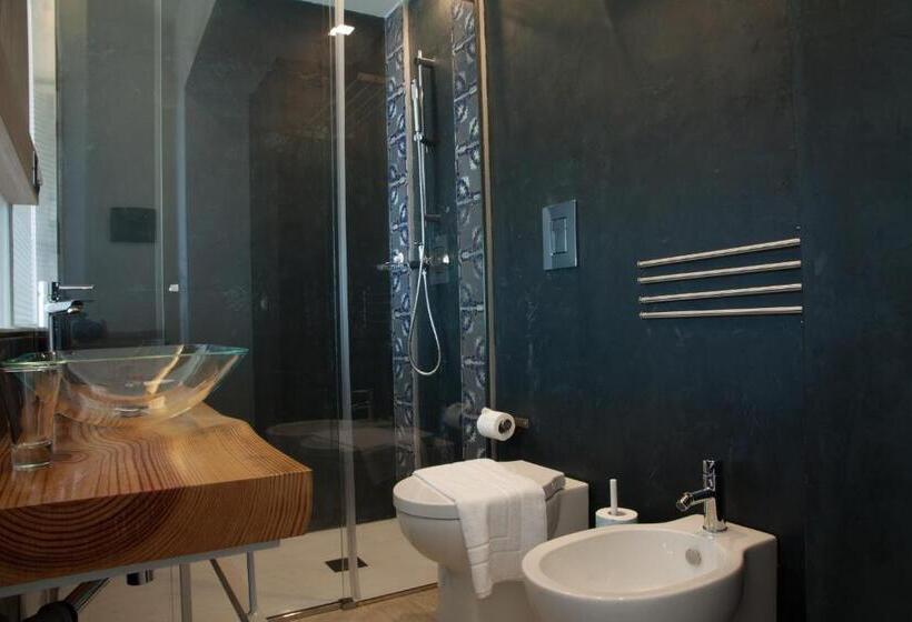 디럭스 룸 바다 전망, A Tonnara