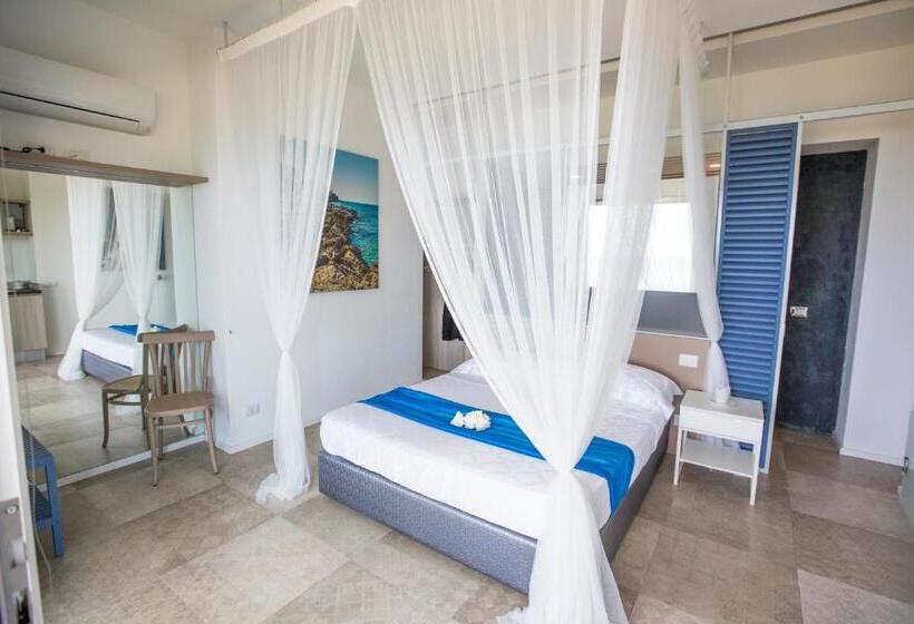 디럭스 룸 바다 전망, A Tonnara