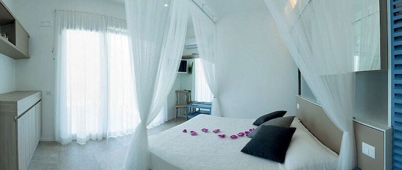 디럭스 룸 바다 전망, A Tonnara