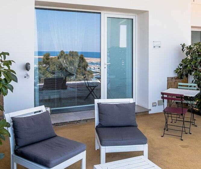 디럭스 룸 바다 전망, A Tonnara