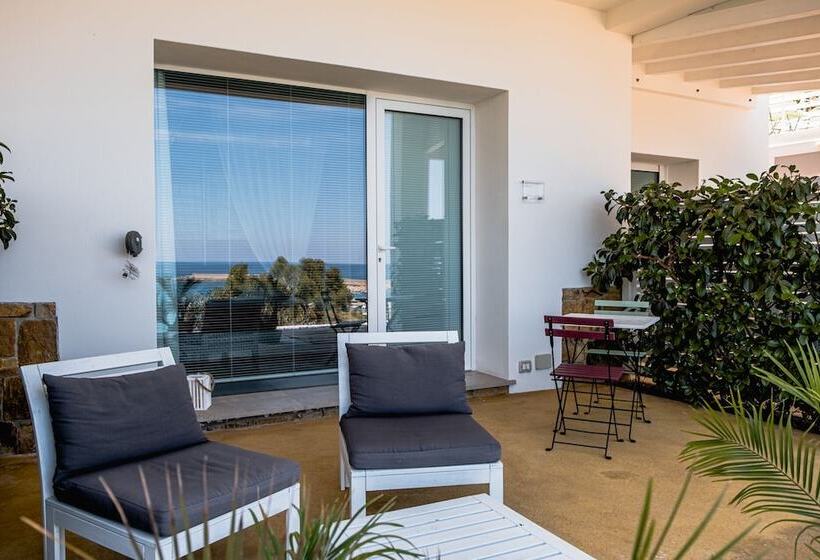 디럭스 룸 바다 전망, A Tonnara