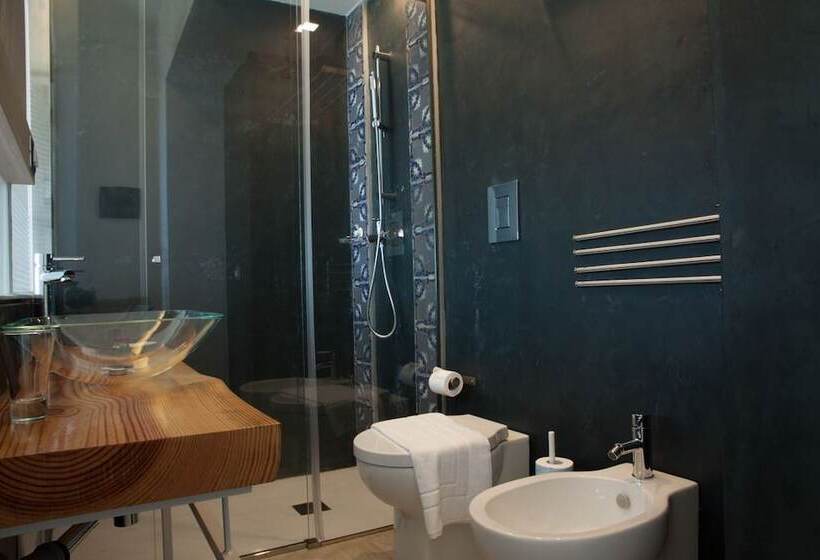 디럭스 룸 바다 전망, A Tonnara