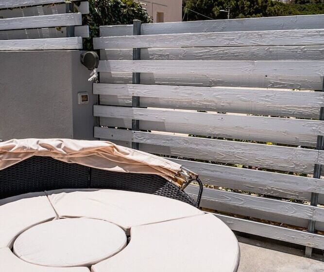 스탠다드 룸, A Tonnara