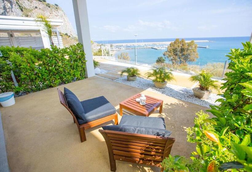 디럭스 룸 바다 전망, A Tonnara