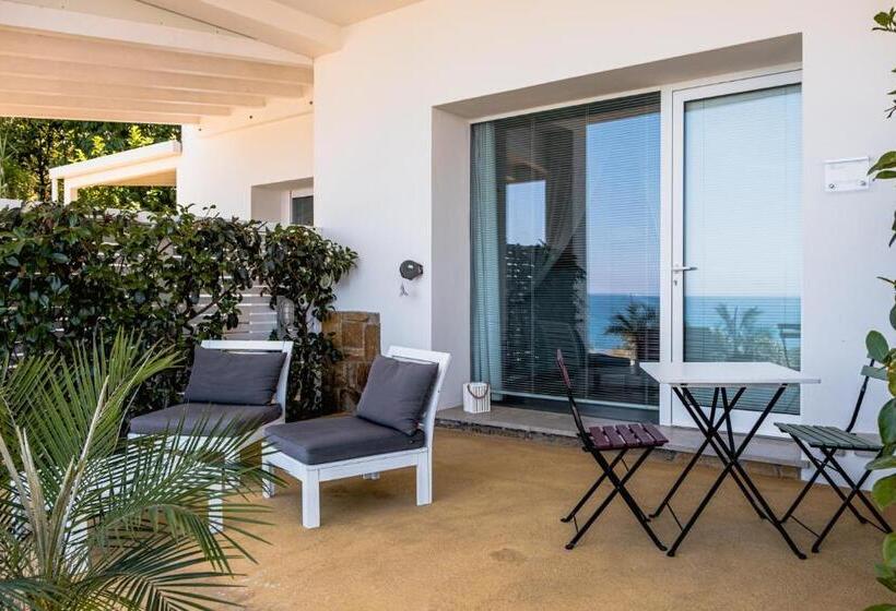 디럭스 룸 바다 전망, A Tonnara