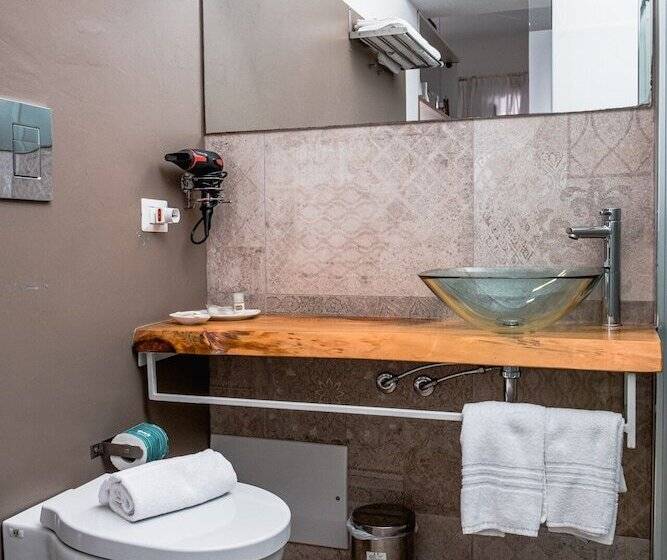 스탠다드 룸, A Tonnara