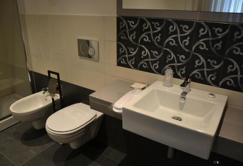 Трехместный Номер Стандарт с Балконом, Nostos Rooms & Apartments