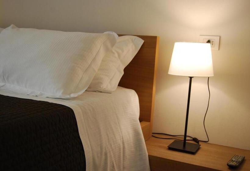 Apartamento 2 Quartos com Jardim, Ceccarini Suite