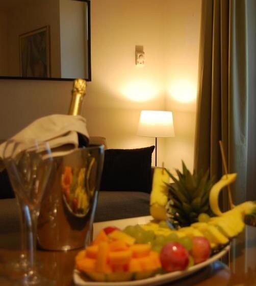 2 Bedroom Apartment With Garden, Ceccarini Suite