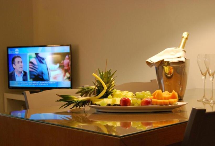 2 Bedroom Apartment With Garden, Ceccarini Suite